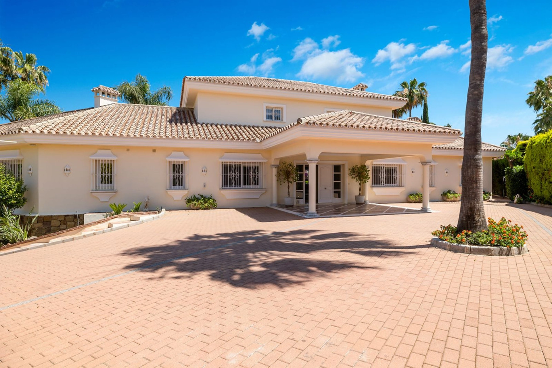 Villa en venta en Nueva Andalucia, Marbella