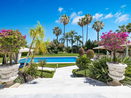 Villa en venta en Nueva Andalucia, Marbella
