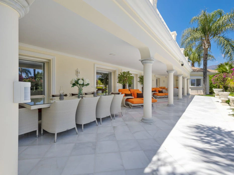 Villa en venta en Nueva Andalucia, Marbella