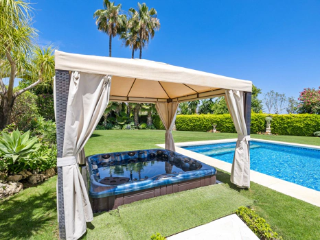 Villa en venta en Nueva Andalucia, Marbella