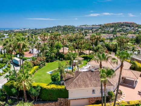 Villa en venta en Nueva Andalucia, Marbella