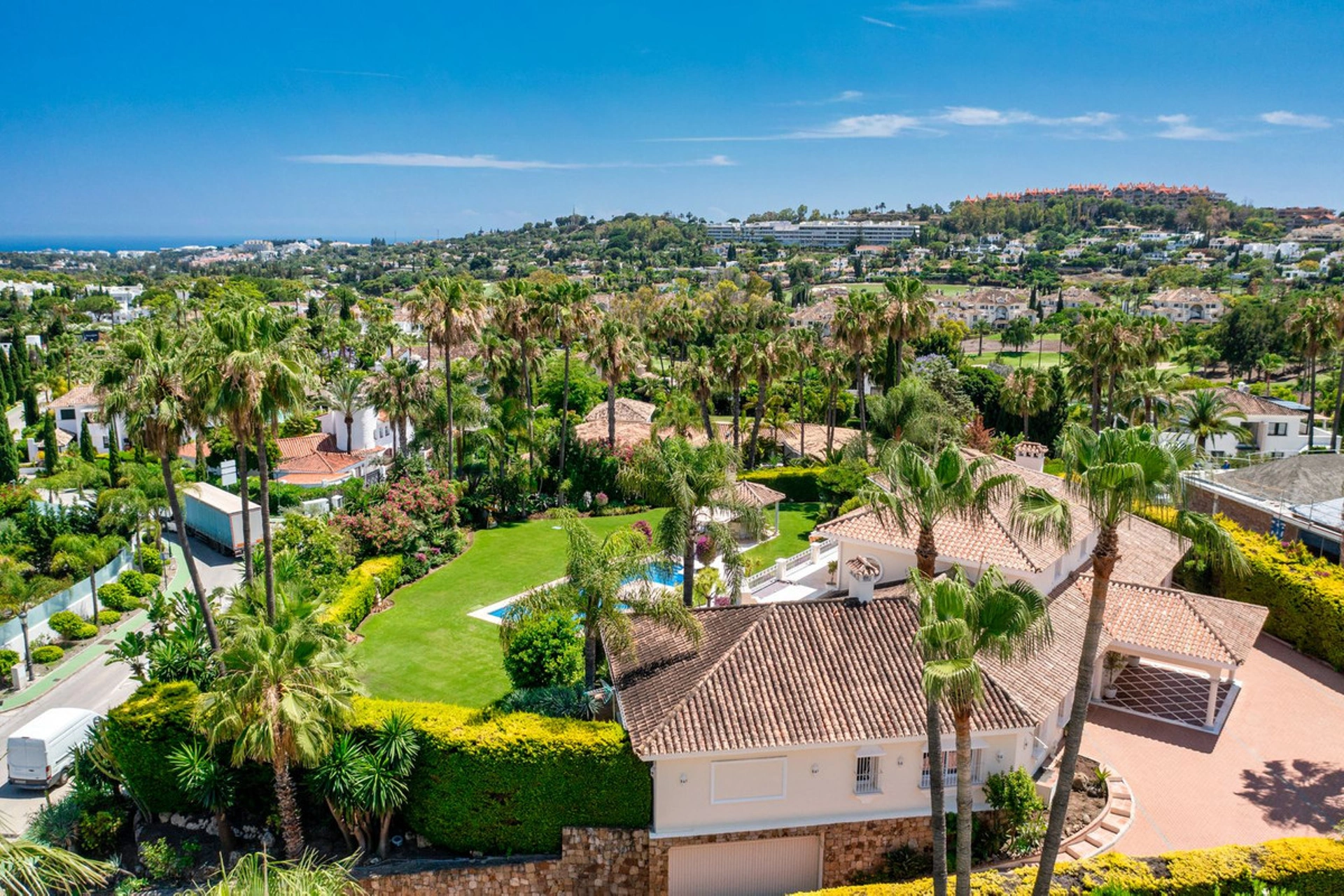 Villa en venta en Nueva Andalucia, Marbella