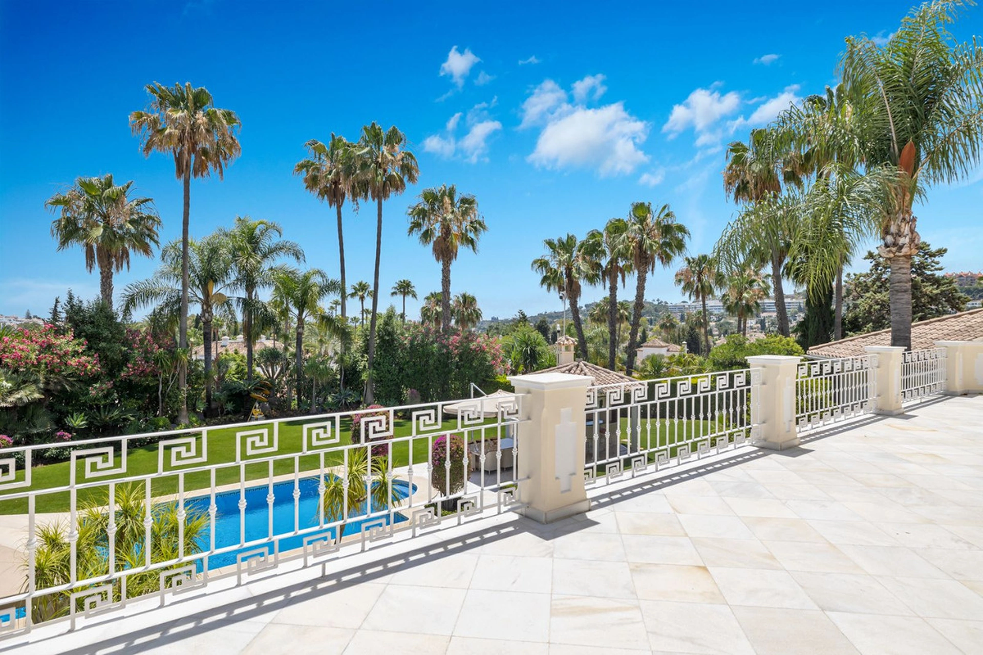 Villa en venta en Nueva Andalucia, Marbella