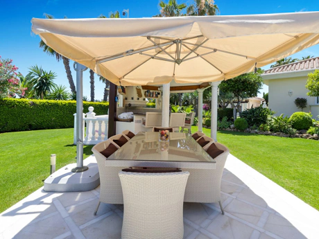Villa en venta en Nueva Andalucia, Marbella