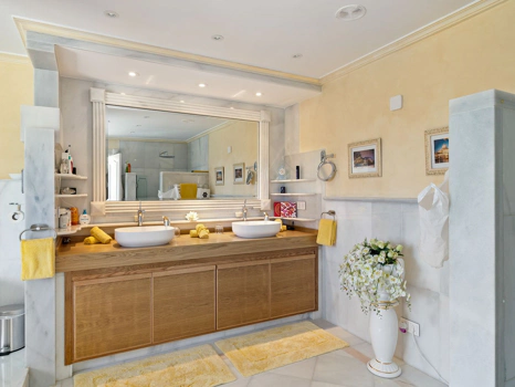 Villa en venta en Nueva Andalucia, Marbella
