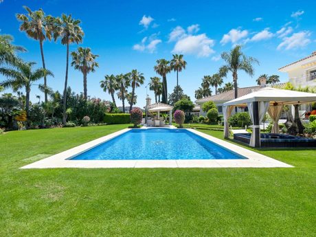 Villa en venta en Nueva Andalucia, Marbella