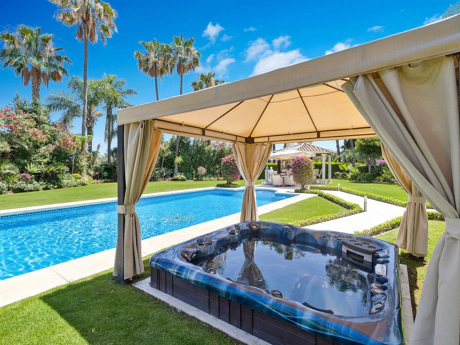 Villa en venta en Nueva Andalucia, Marbella