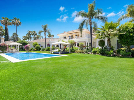 Villa en venta en Nueva Andalucia, Marbella