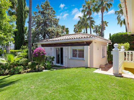 Villa en venta en Nueva Andalucia, Marbella