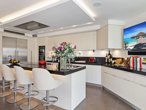 Villa en venta en Nueva Andalucia, Marbella
