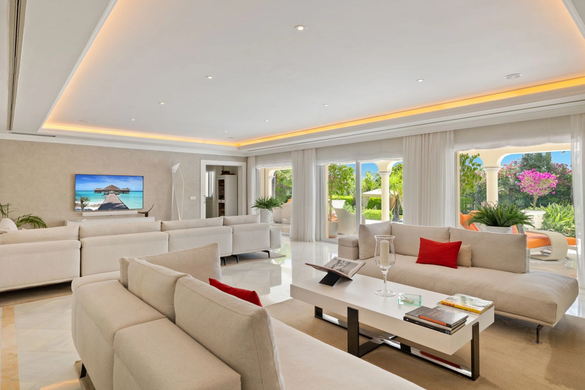 Villa en venta en Nueva Andalucia, Marbella