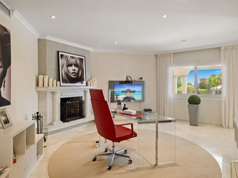 Villa en venta en Nueva Andalucia, Marbella
