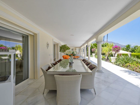 Villa en venta en Nueva Andalucia, Marbella