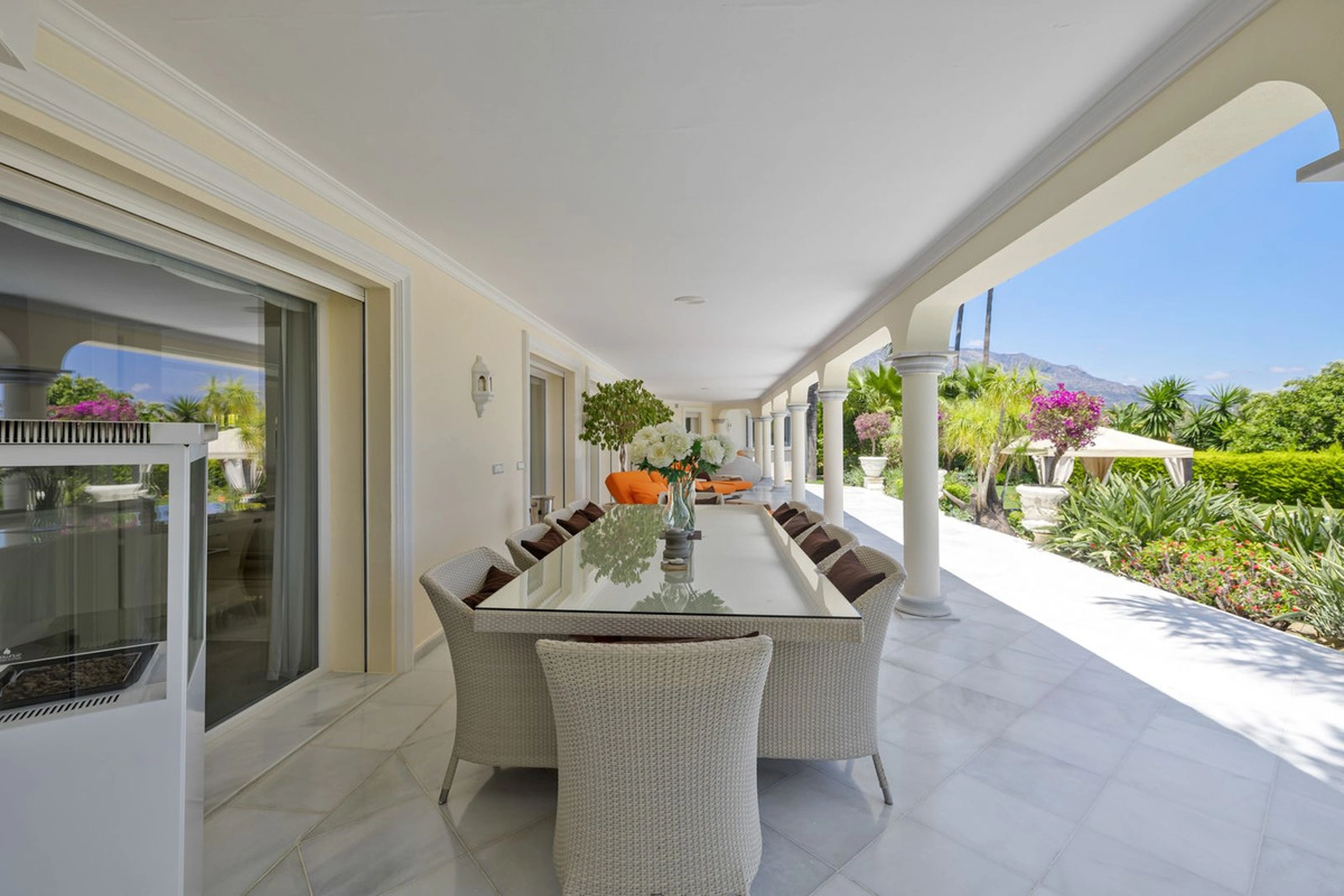Villa en venta en Nueva Andalucia, Marbella