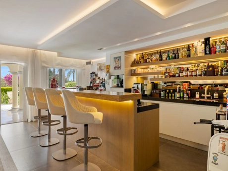 Villa en venta en Nueva Andalucia, Marbella