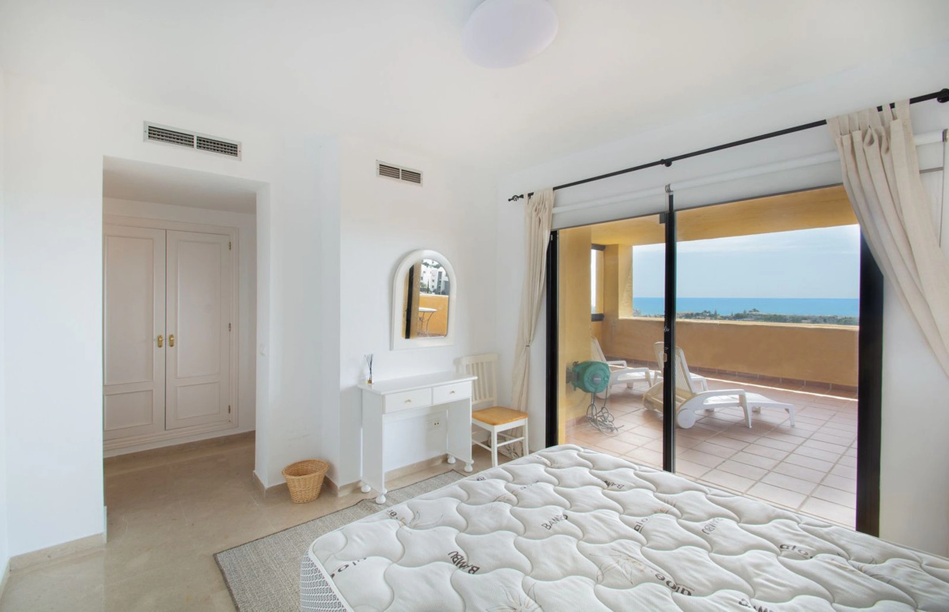 Apartment for sale in Estepona