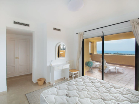 Apartment for sale in Estepona