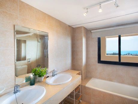 Apartment for sale in Estepona