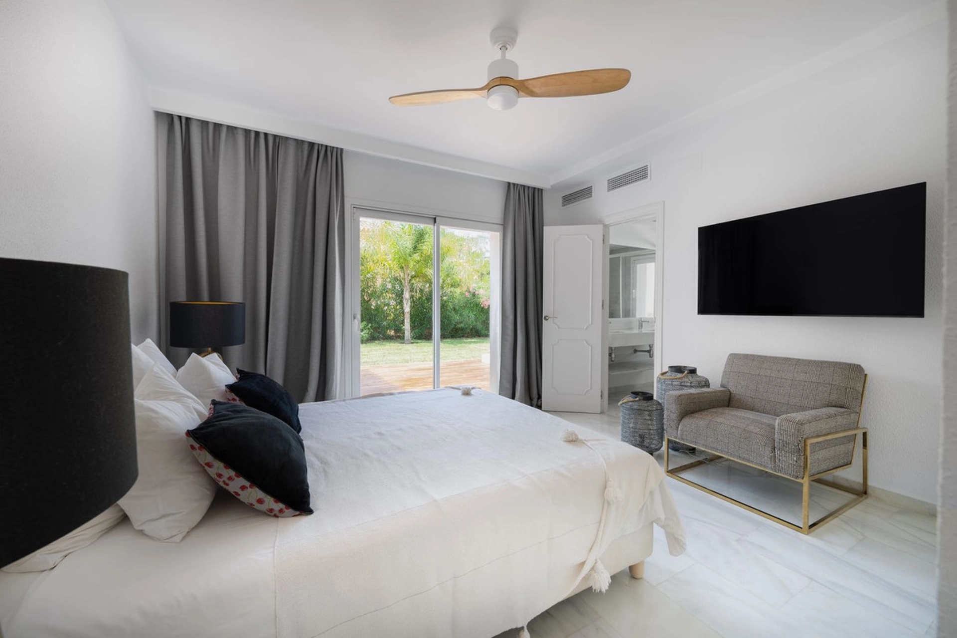Villa for sale in Marbesa, Marbella East