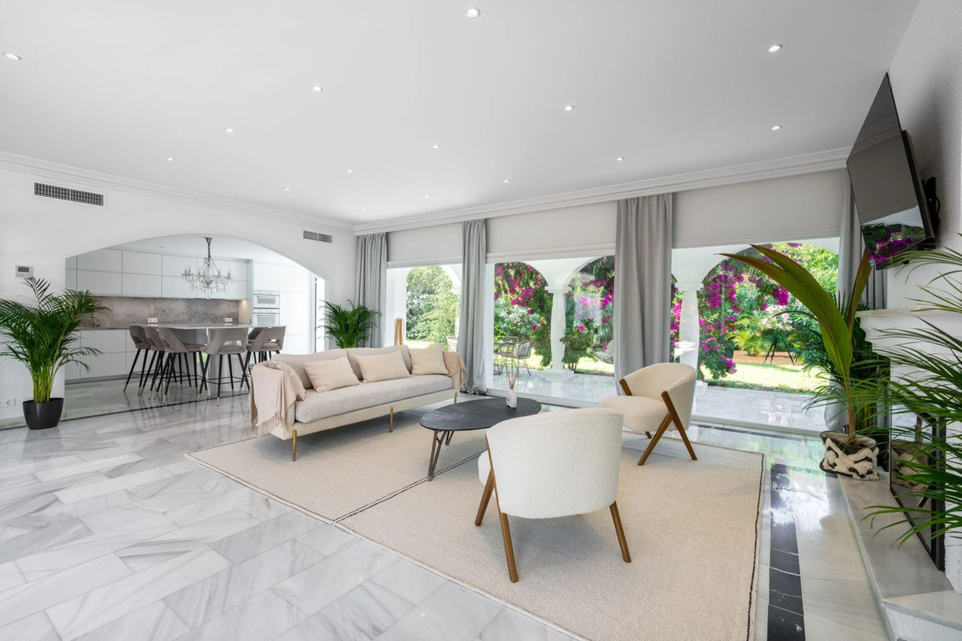 Villa for sale in Marbesa, Marbella East