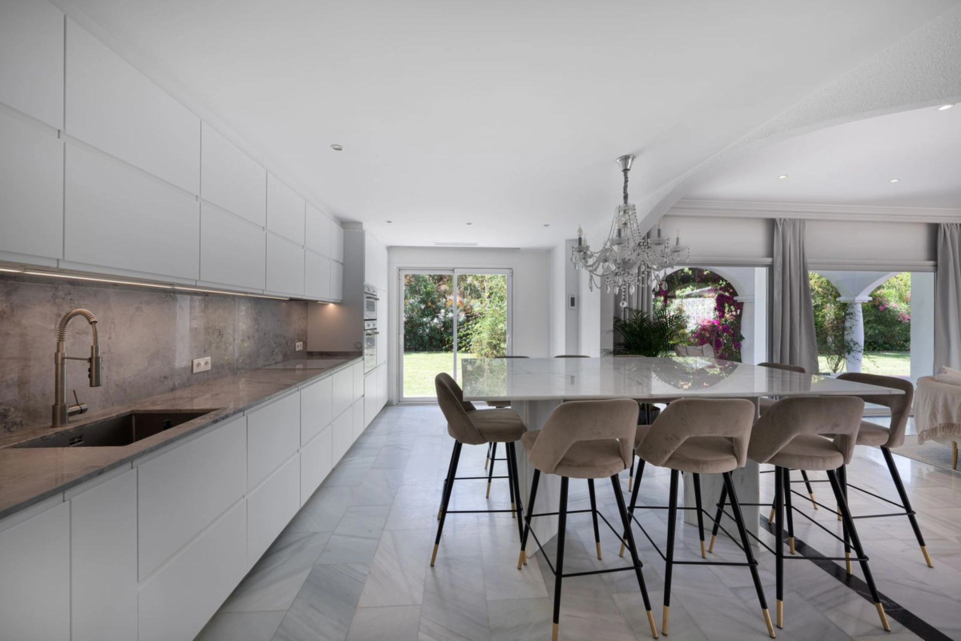 Villa for sale in Marbesa, Marbella East