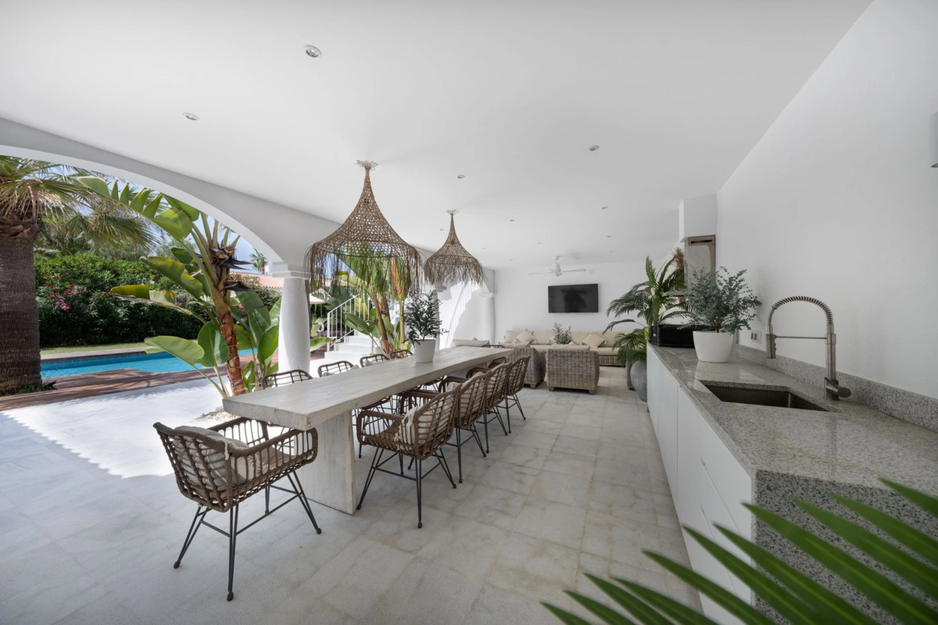 Villa for sale in Marbesa, Marbella East
