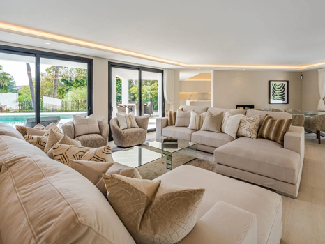 Villa for sale in Estepona