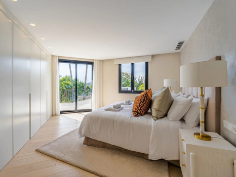 Villa for sale in Estepona