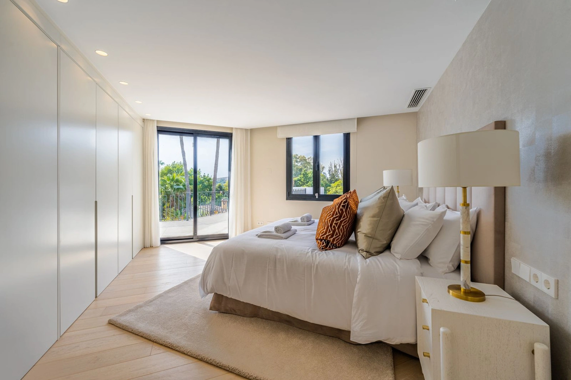 Villa for sale in Estepona