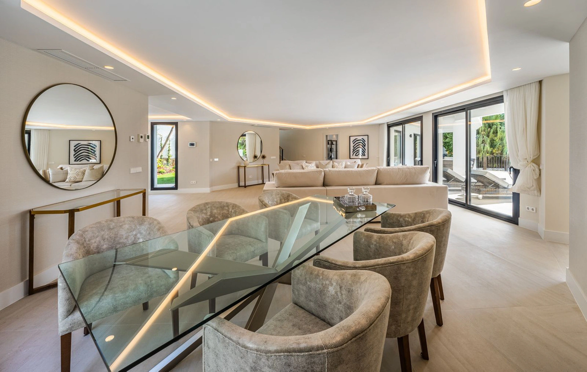 Villa for sale in Estepona