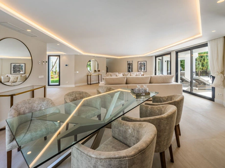 Villa for sale in Estepona
