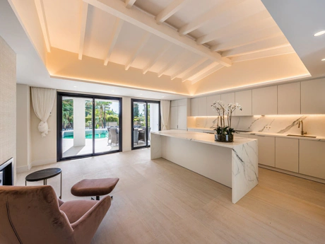 Villa for sale in Estepona