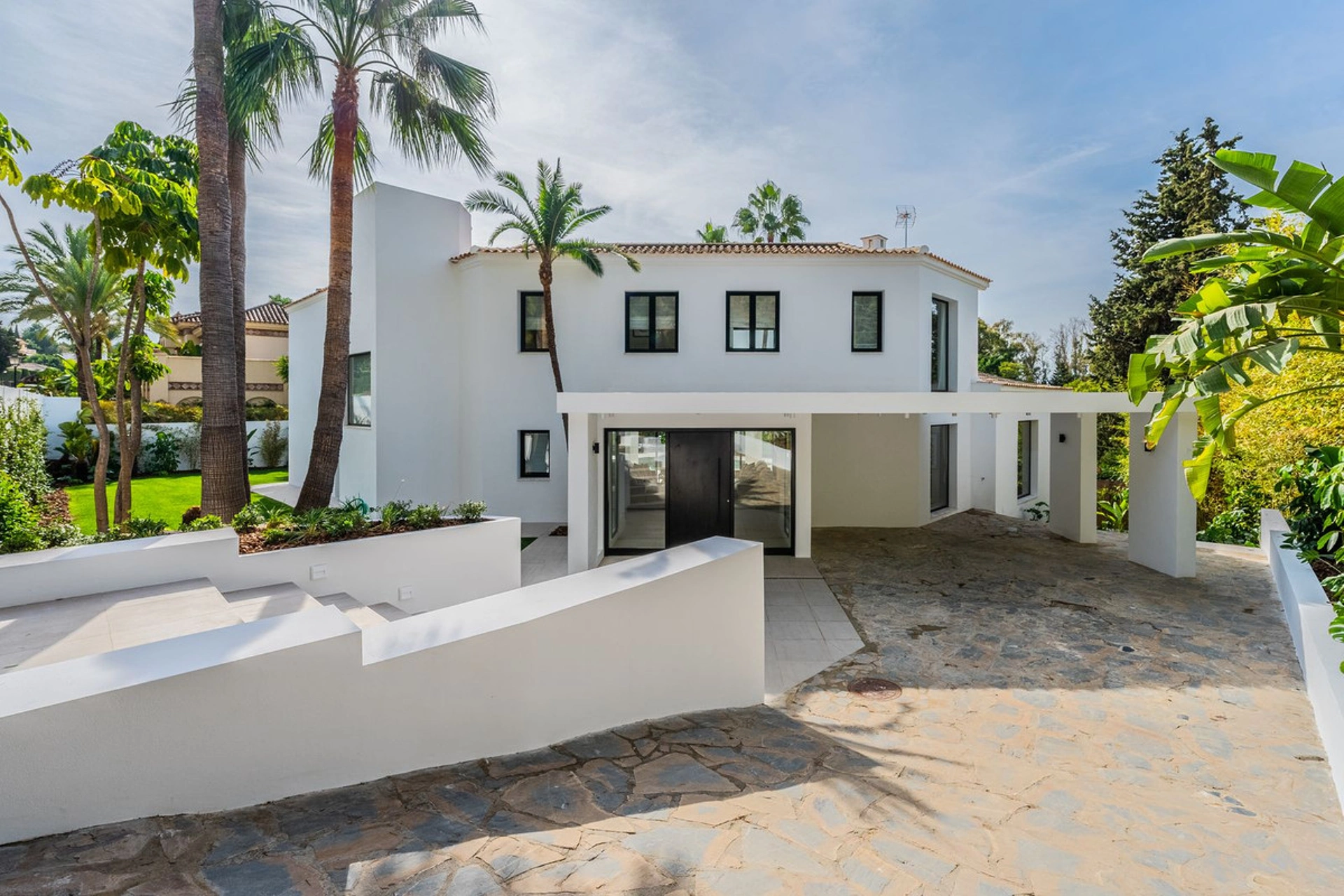 Villa for sale in Estepona