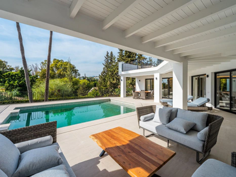 Villa for sale in Estepona