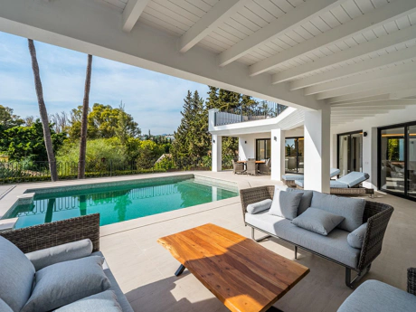 Villa for sale in Estepona