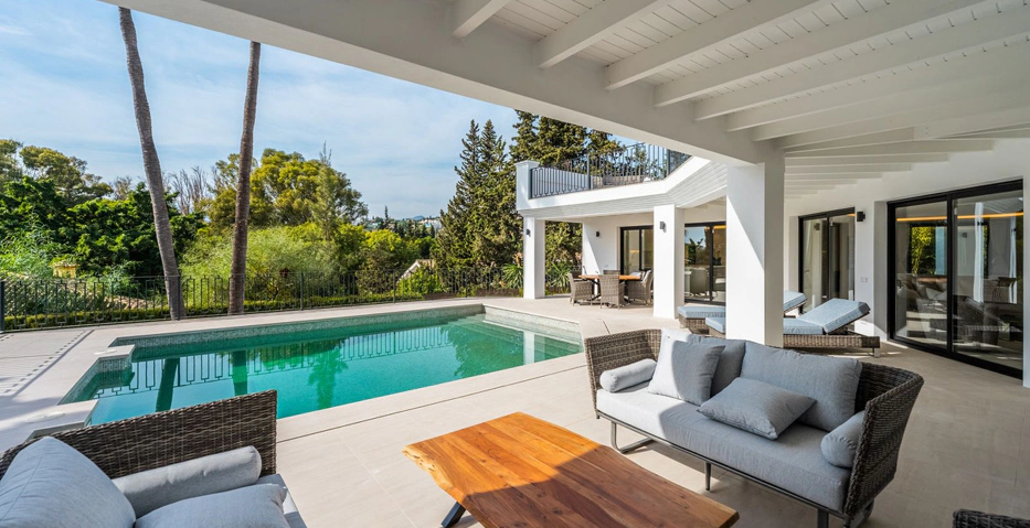 Villa for sale in Estepona