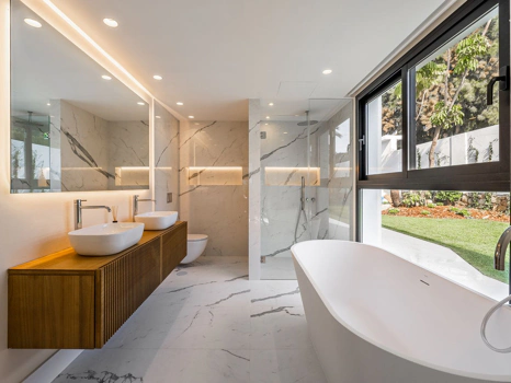 Villa for sale in Estepona