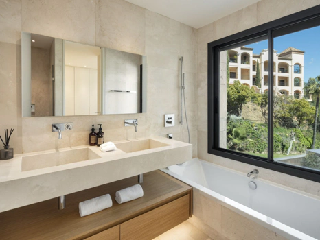 Apartment for sale in La Quinta, Benahavis