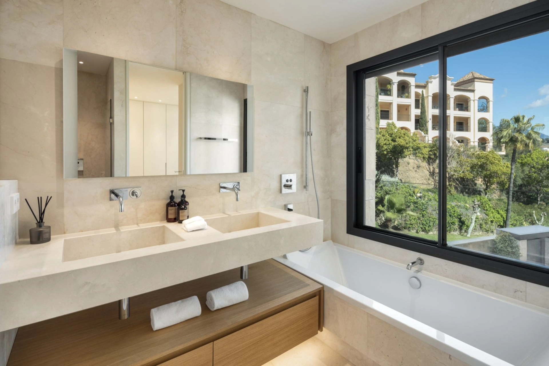 Apartment for sale in La Quinta, Benahavis