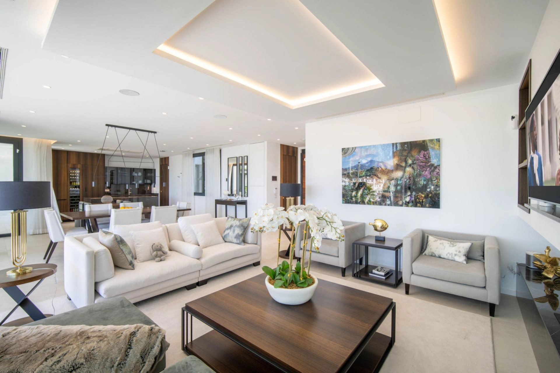 Villa for sale in Nueva Andalucia, Marbella