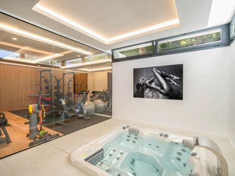 Villa for sale in Nueva Andalucia, Marbella