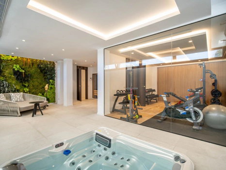 Villa for sale in Nueva Andalucia, Marbella