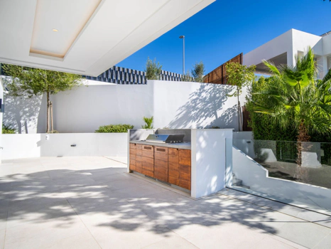 Villa for sale in Nueva Andalucia, Marbella