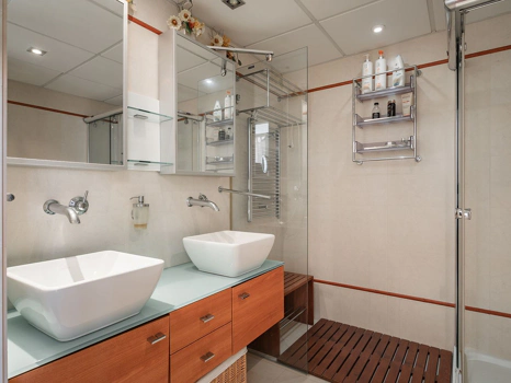 Villa for sale in New Golden Mile, Estepona East