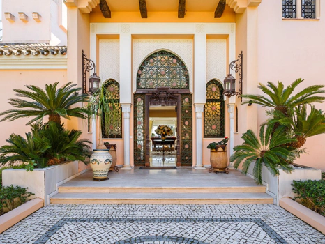 Villa for sale in New Golden Mile, Estepona East