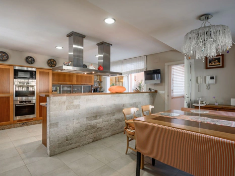 Villa for sale in New Golden Mile, Estepona East
