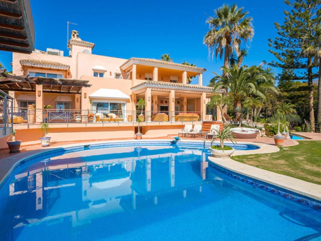 Villa for sale in New Golden Mile, Estepona East