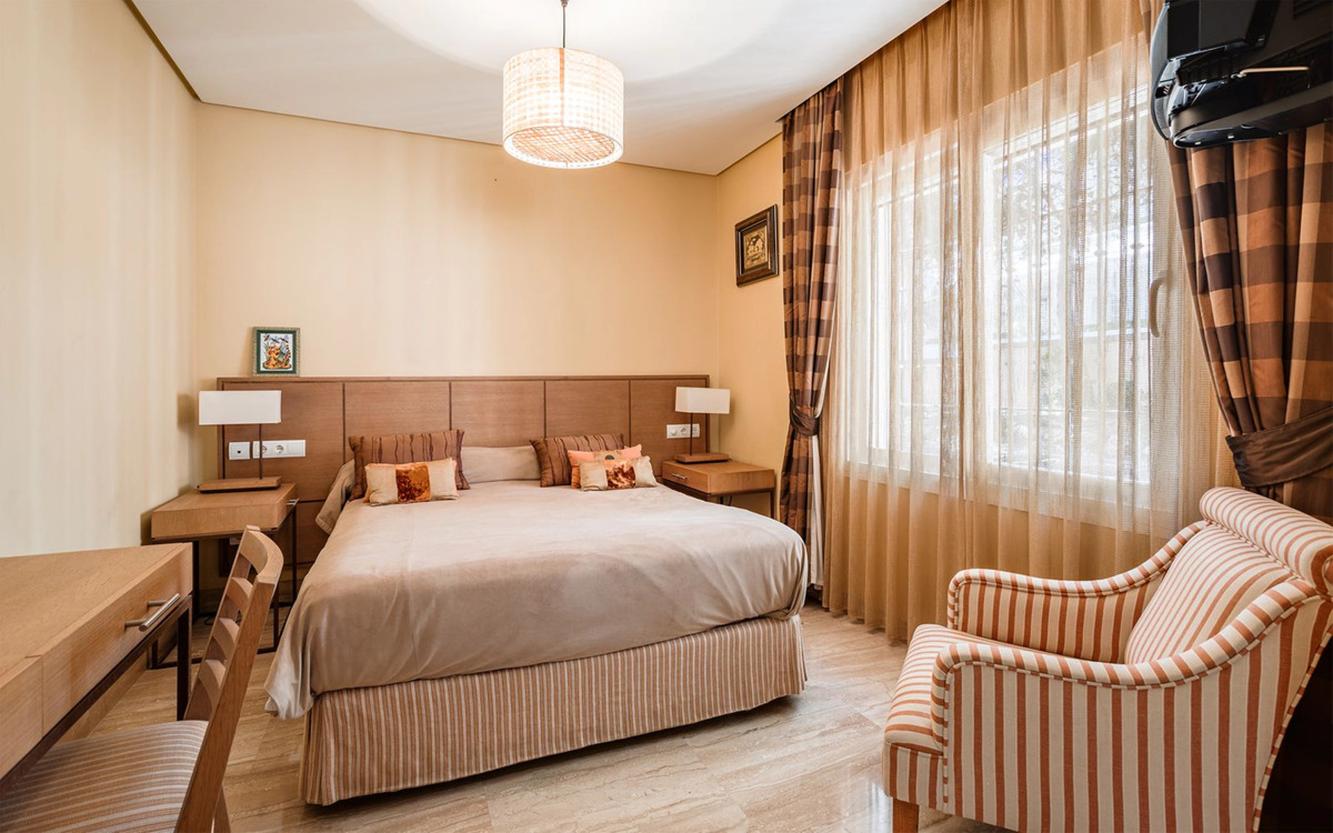Villa for sale in New Golden Mile, Estepona East