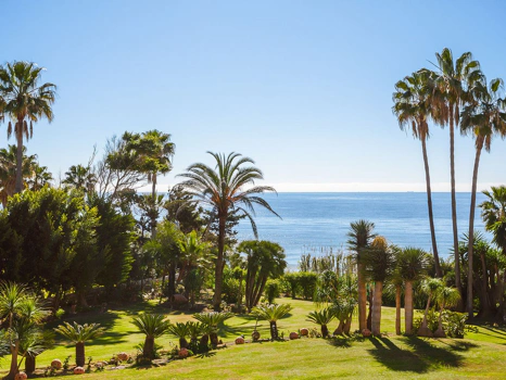 Villa for sale in New Golden Mile, Estepona East