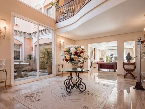 Villa for sale in New Golden Mile, Estepona East